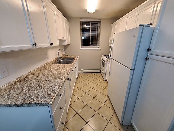 5th image of 372 Valley St APT E4