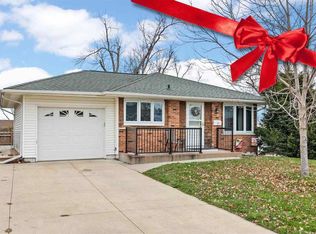 59 Fleetwood Rd NW, Cedar Rapids, IA 52405
