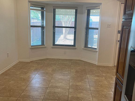 5th image of 926 Thistle Ridge Ln
