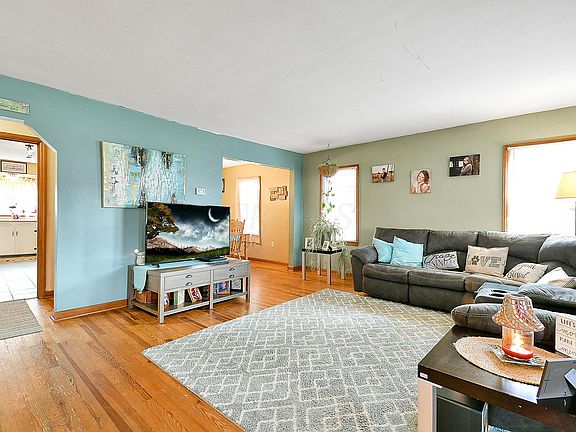 5th image of 120 Parkview Ave