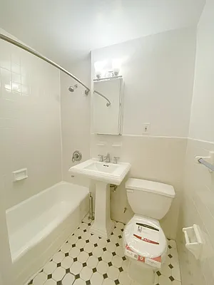 Rented by City Connections Realty | media 10