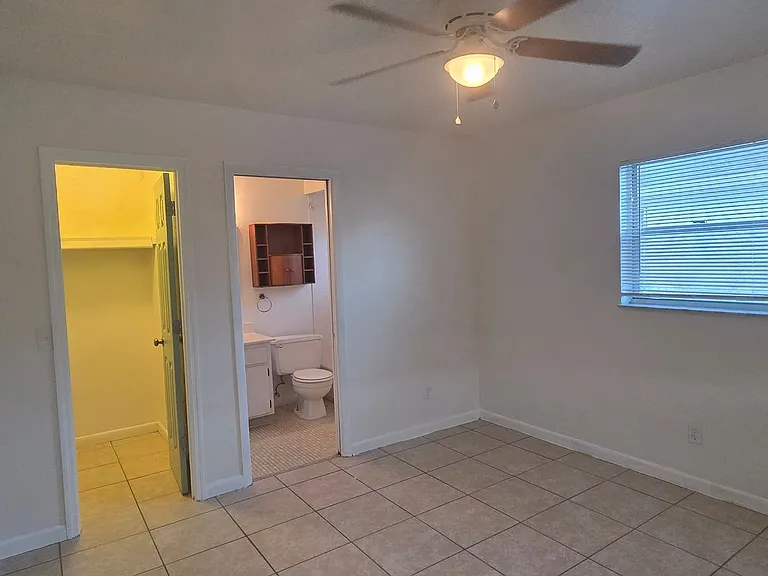 3609 SE 9th Pl #1 — Photo 8