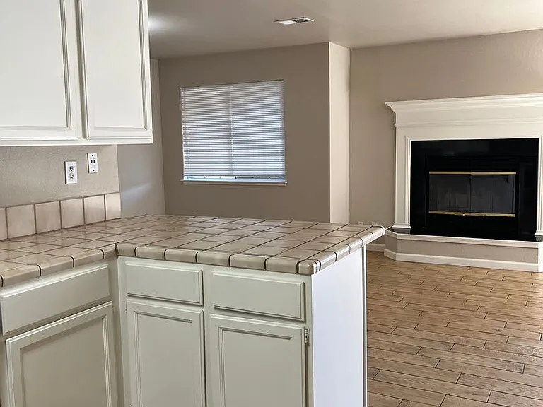 415 W J St — Photo 24