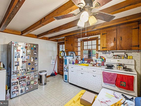 4th image of 126 Kings Acre Ln