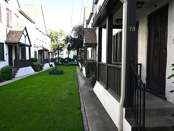 4th image of 79 N Catalina Ave