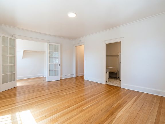 3rd image of 4210 Brooklyn Ave NE #3d0fa3d92