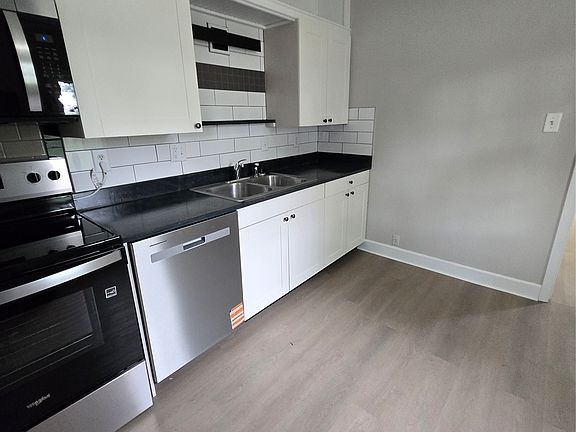 4th image of 2621 Columbia St