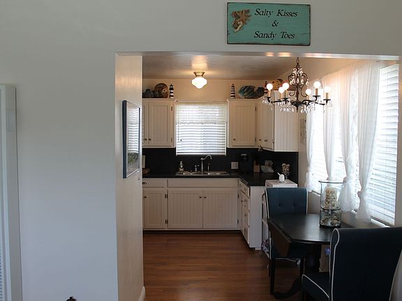 3rd image of 31-35 49th St #31