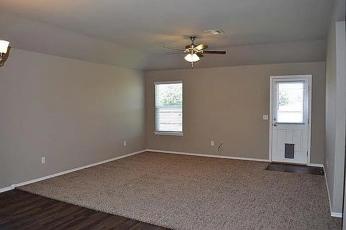 2412 Canyon Creek Dr — Photo 14