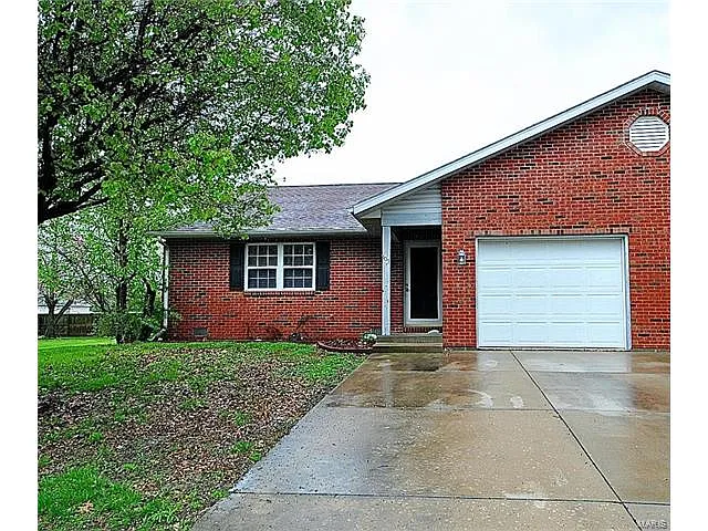107 Twin Oaks Dr photo 1