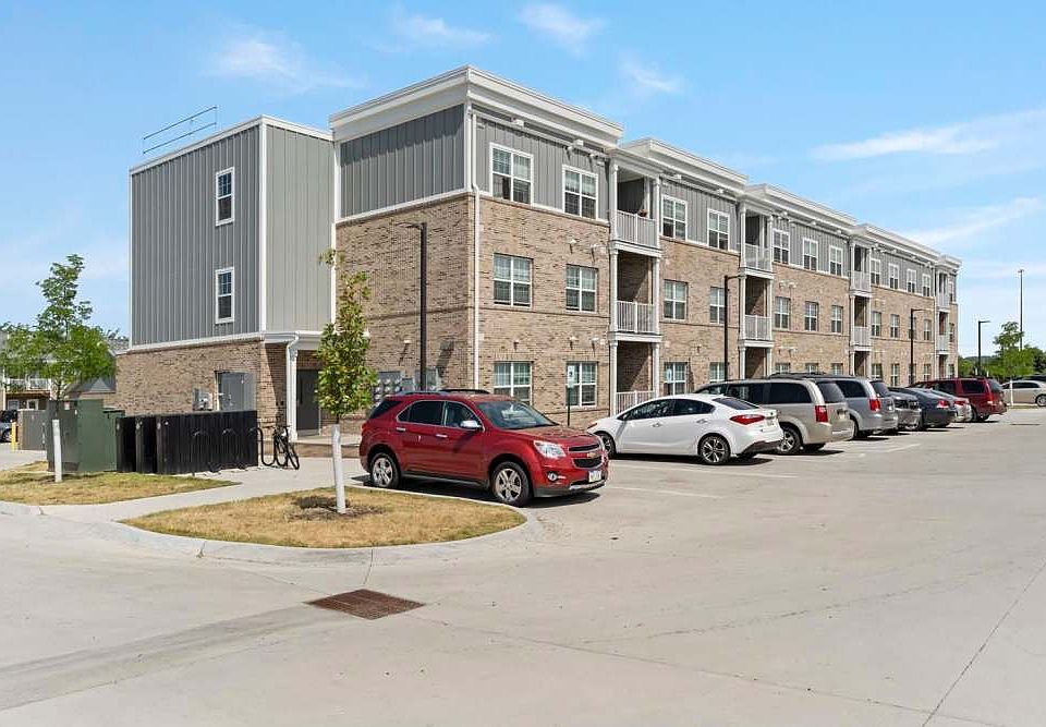 1st image of 53 Miller Ave SW #103