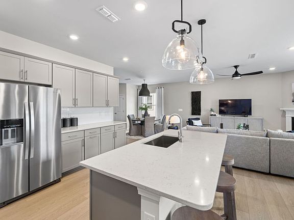 Kitchen with large island