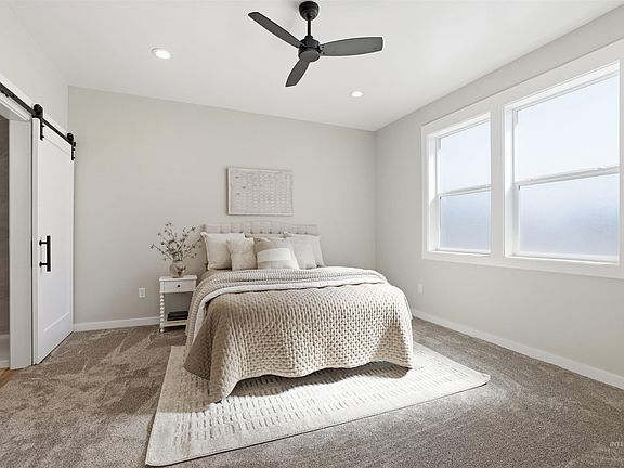 5th image of 1012 Lincoln Cir
