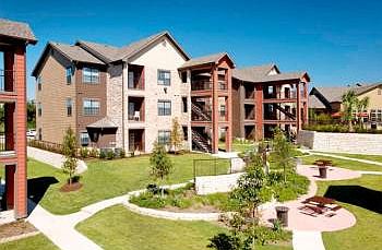 3rd image of 305 E Yager Ln