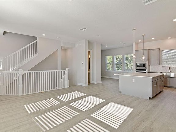 5th image of 387 Wingfield Dr