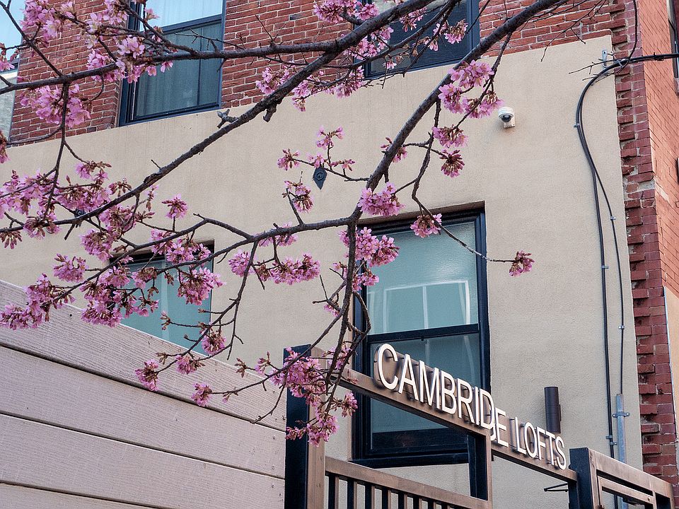Experience urban living at its finest with the picturesque Cambridge Lofts.