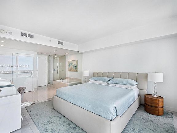 2nd image of 650 NE 32nd St #2100