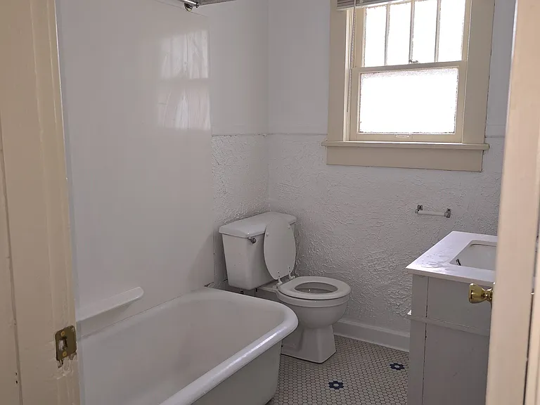 616 E Harrison St — Photo 21
