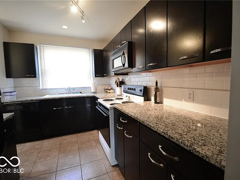 5121 N College Ave — Photo 3
