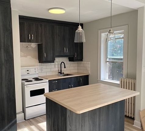 3rd image of 107 Kingsmount Blvd #6