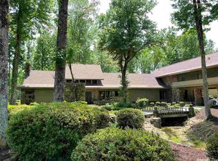 61 Country Club Cir, Searcy, AR 72143