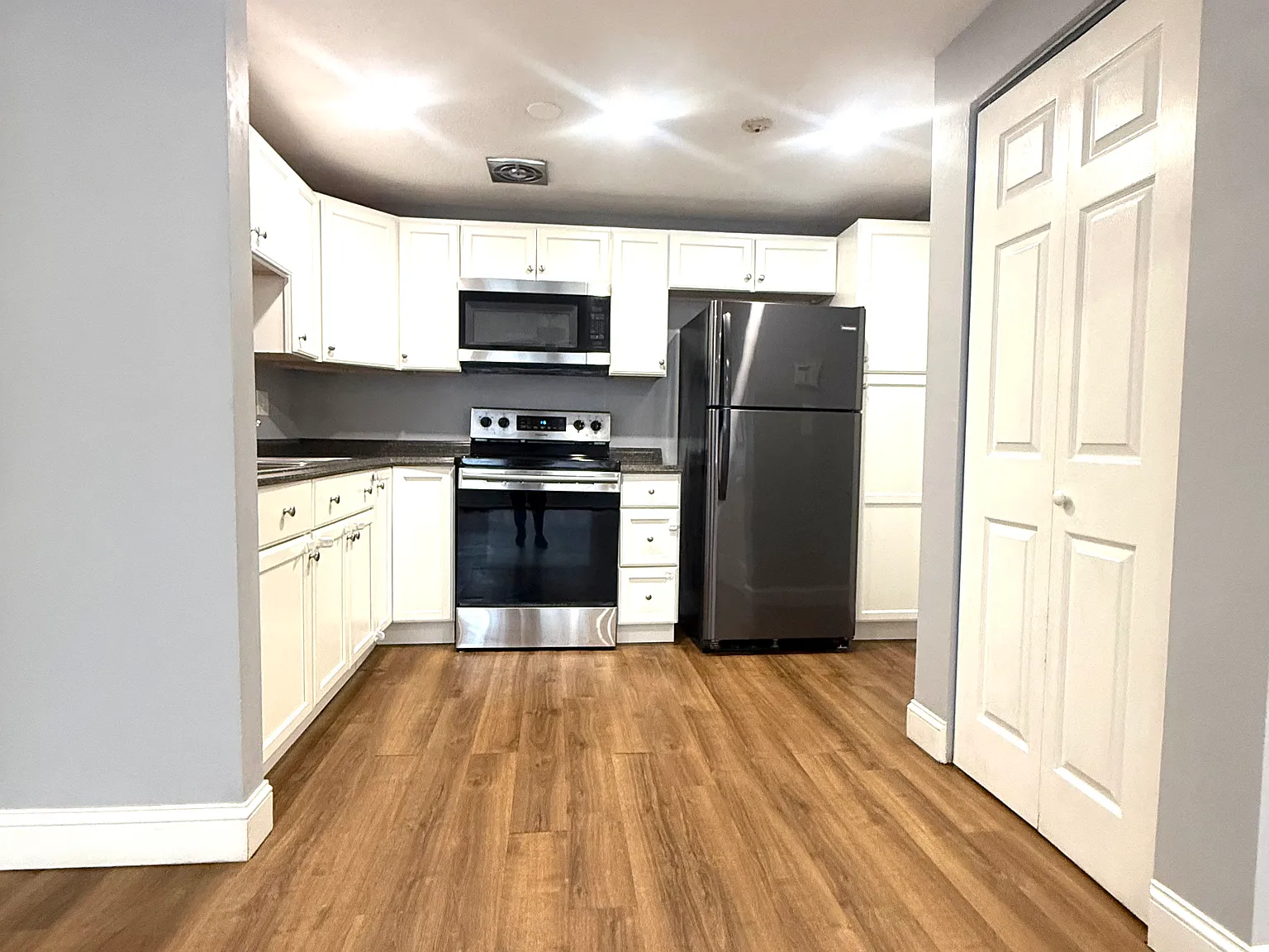 2 bed, 660 sqft, $2,100 — Photo 1