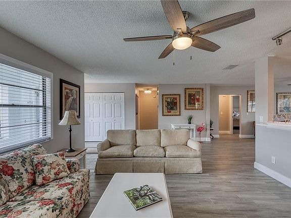 2nd image of 304 Sedgewick Ct
