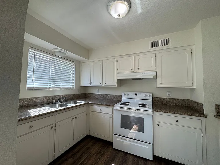 4853 E University Ave #101 — Photo 7