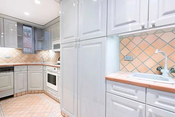 Sold by Compass | media 2