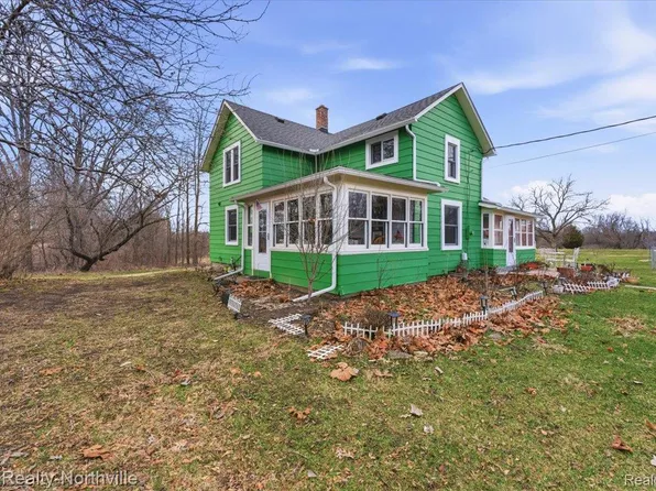 1355 Five Mile Rd, Whitmore Lake, MI 48189