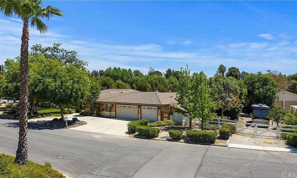 1st image of 40396 Paseo Del Cielo