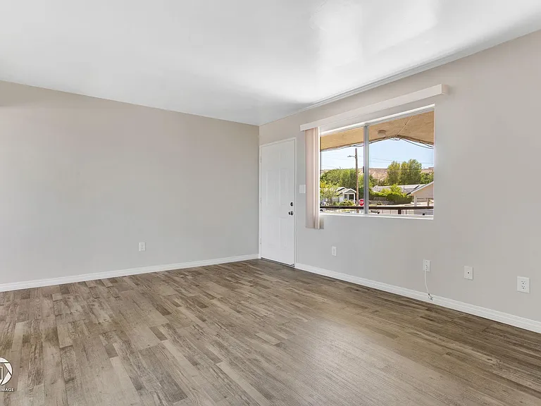 224 E St — Photo 19
