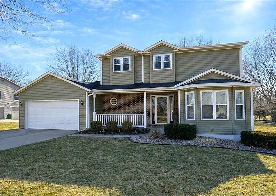 1st image of 822 W Edwards St