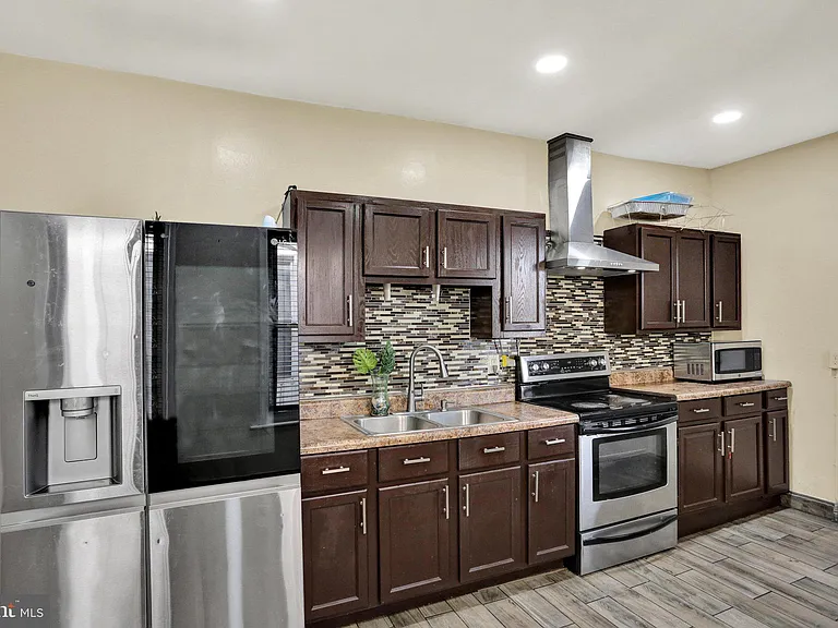 234 W Douglass St — Photo 13
