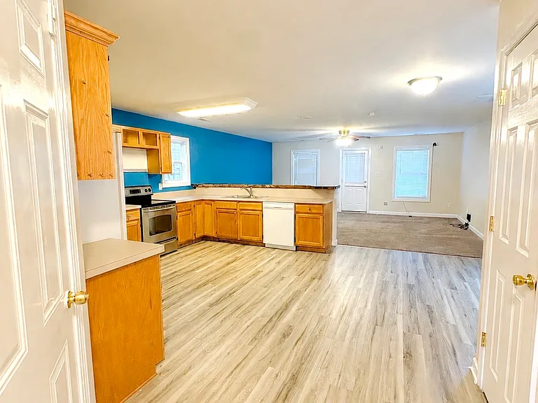 1712 Weber Ave — Photo 3