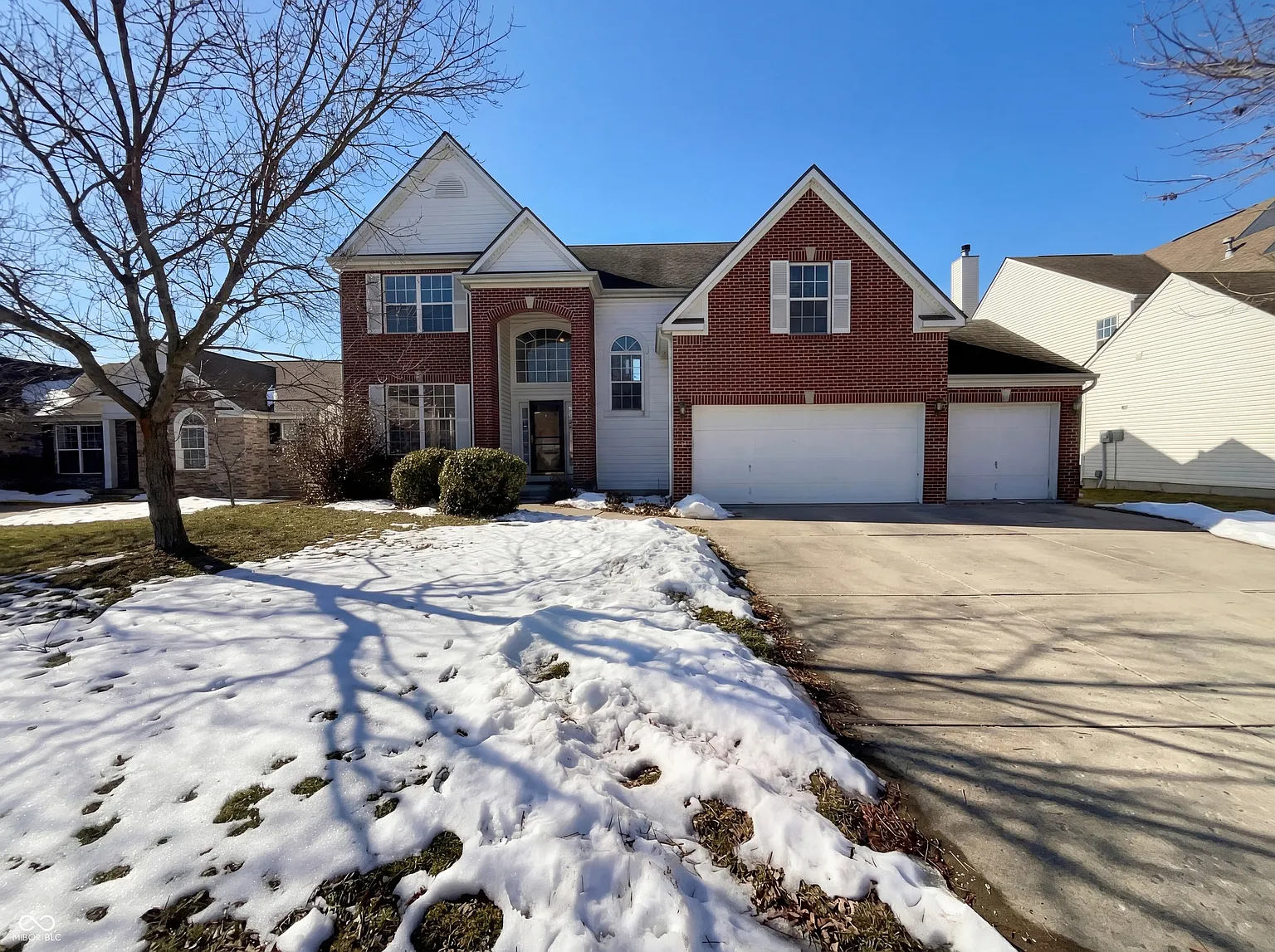 6767 Woodcliff Cir photo 1