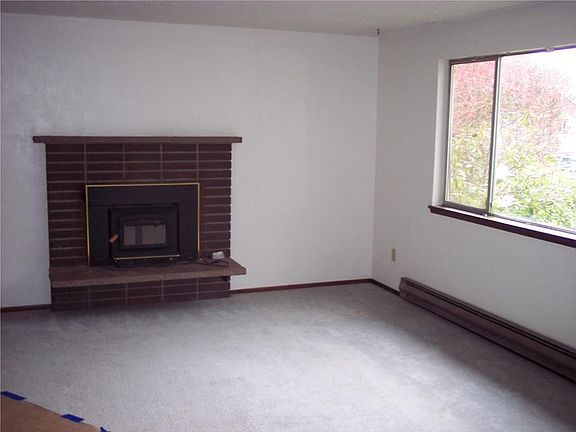 2nd image of 299 Hodgden St S