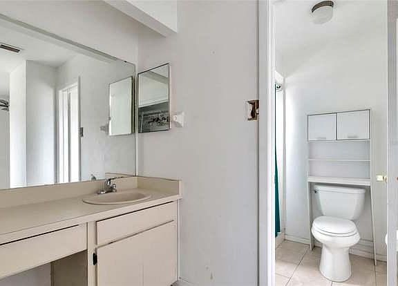 3rd image of 12122 Clove St