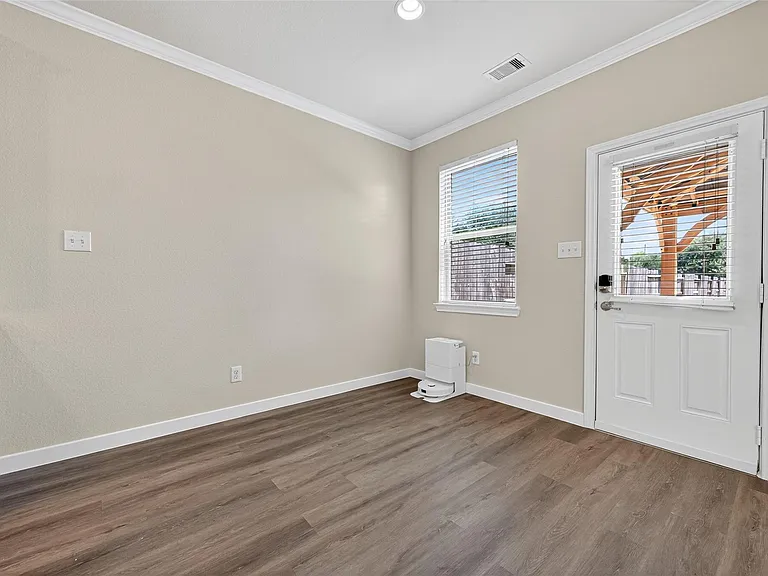 6438 Haywards Crossing South Cir — Photo 12