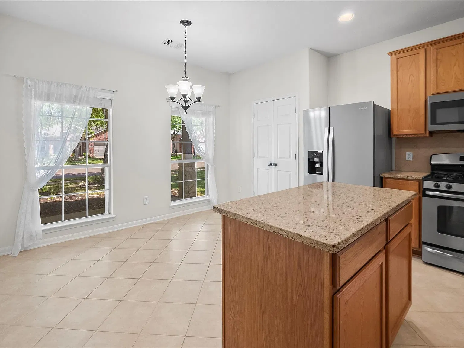 3 bed, 2.0 bath, 1472 sqft, $2,250 — Photo 4