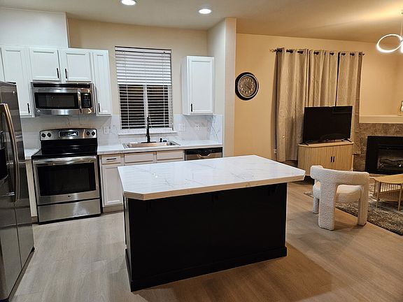 4th image of 1521 NE Fontaine Way #4