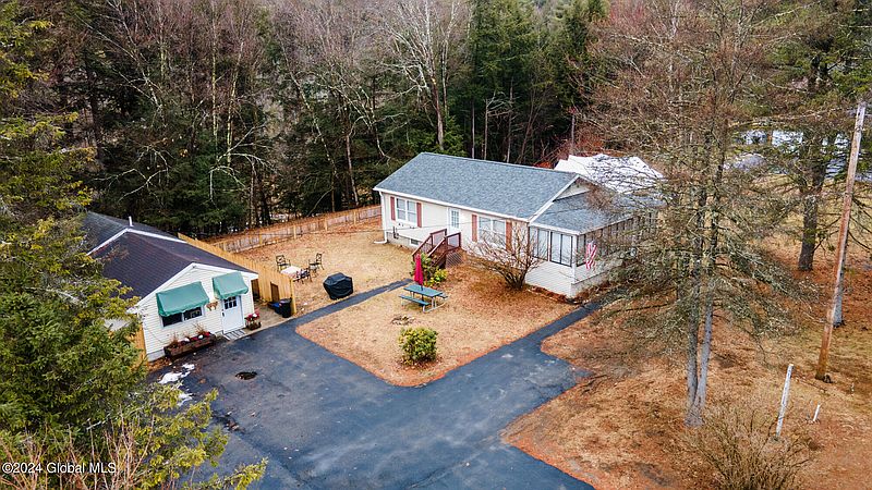 3rd image of 753 Lake Avenue