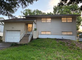 210 Appletree Ln, Gretna, LA 70056