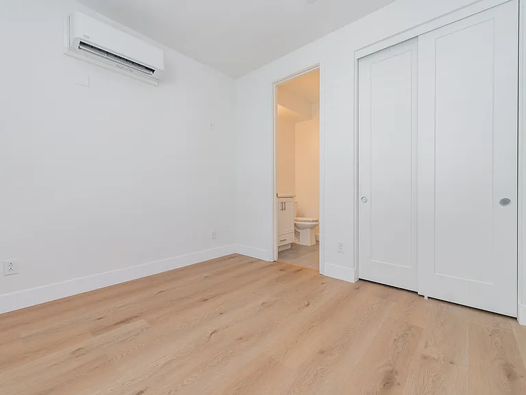 224 Abacus — Photo 15