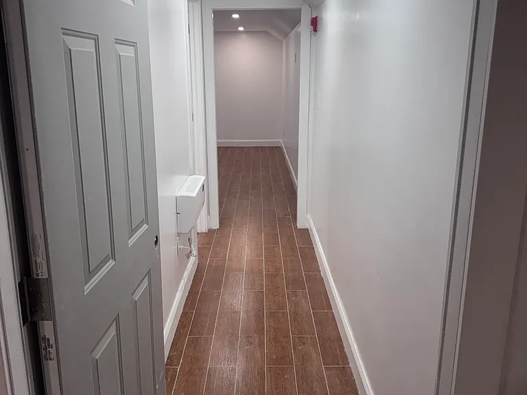 647 N 16th St #1B — Photo 1