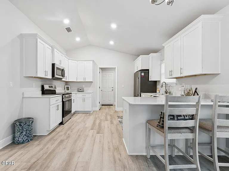 11403 Godart St — Photo 8