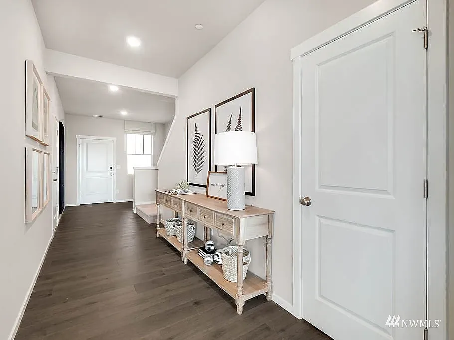 4 bed, 2770 sqft, $3,650 — Photo 3