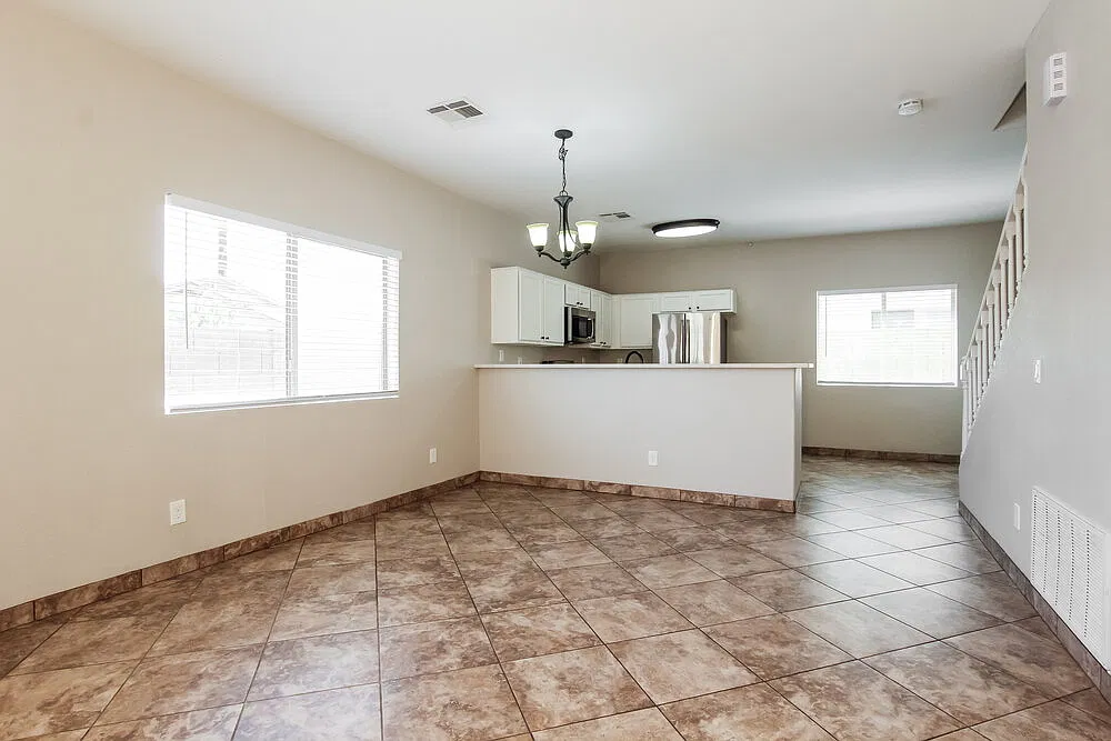 3 bed, 2.5 bath, 1315 sqft, $1,955 — Photo 4