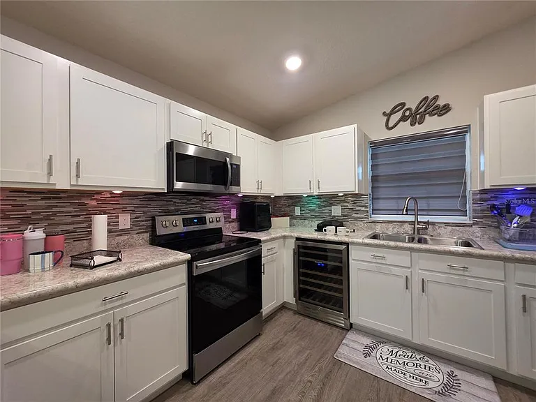 424 Capri Way — Photo 21