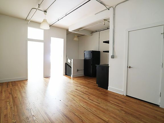 3rd image of 885 Park Ave #C3